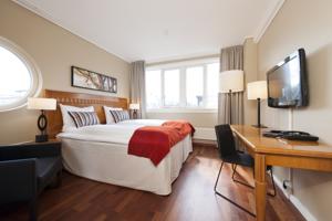 <?php echo $hotelname_visible; ?> Bedroom